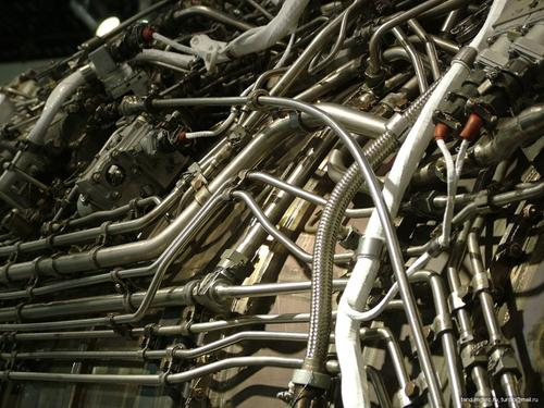 電阻應變儀檢測發(fā)動機外部管道振動應力的試驗研究