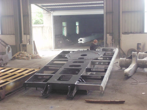 旋挖鉆機(jī)回轉(zhuǎn)平臺振動消除應(yīng)力案例分析