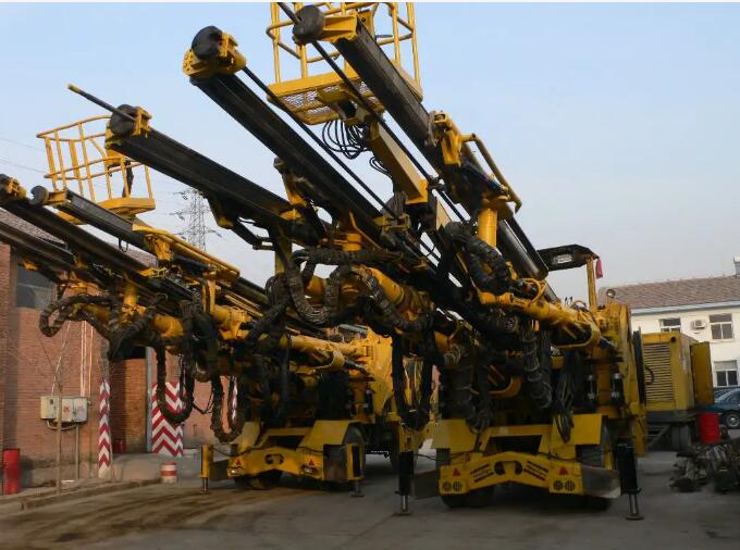 鉆孔法測殘余應力在鑿巖臺車伸縮臂上應用